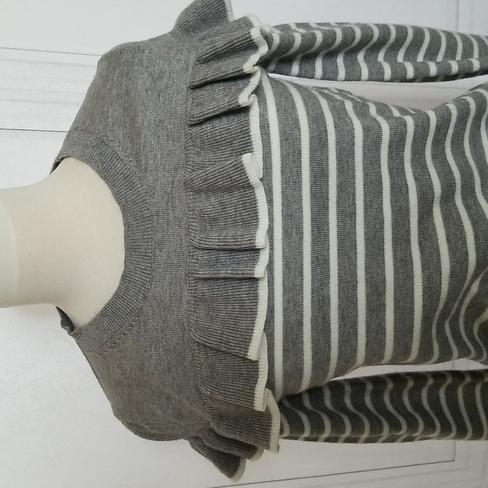 Le Lis Ruffle Knit Sweater - Picture 2 of 9